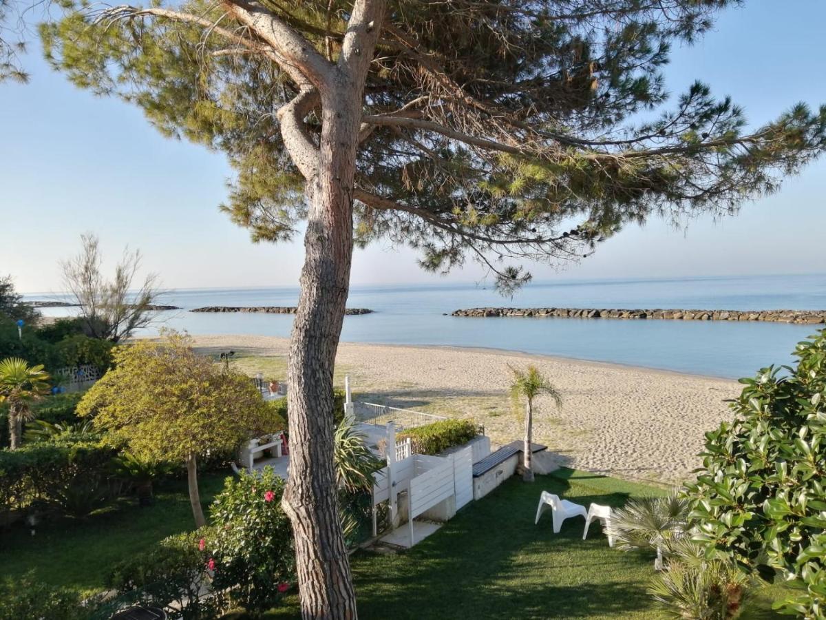 בלבדרה מריטימו Villa A Diamante Sulla Spiaggia מראה חיצוני תמונה